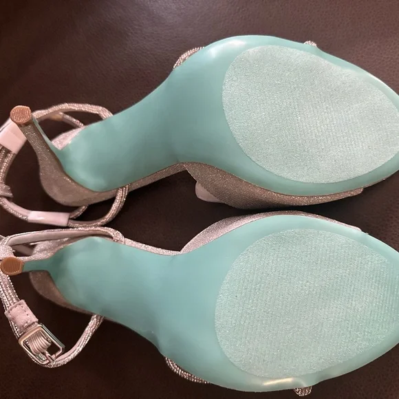 NEW - BETSEY JOHNSON Silver Sandal Heel - Picture 4 of 6